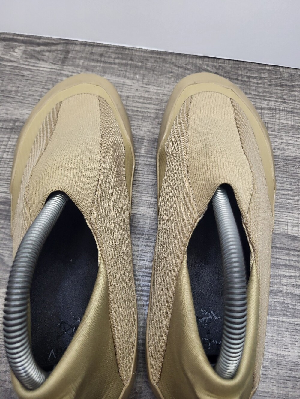 Arc'teryx Kragg Black Women's Size 8 Canvas Tan Vibram Soles Slip On Shoes - Picture 7 of 11